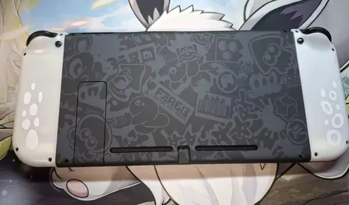 Dos de Switch gris à motifs