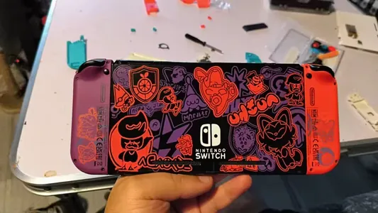 Dos de Switch orange et violet